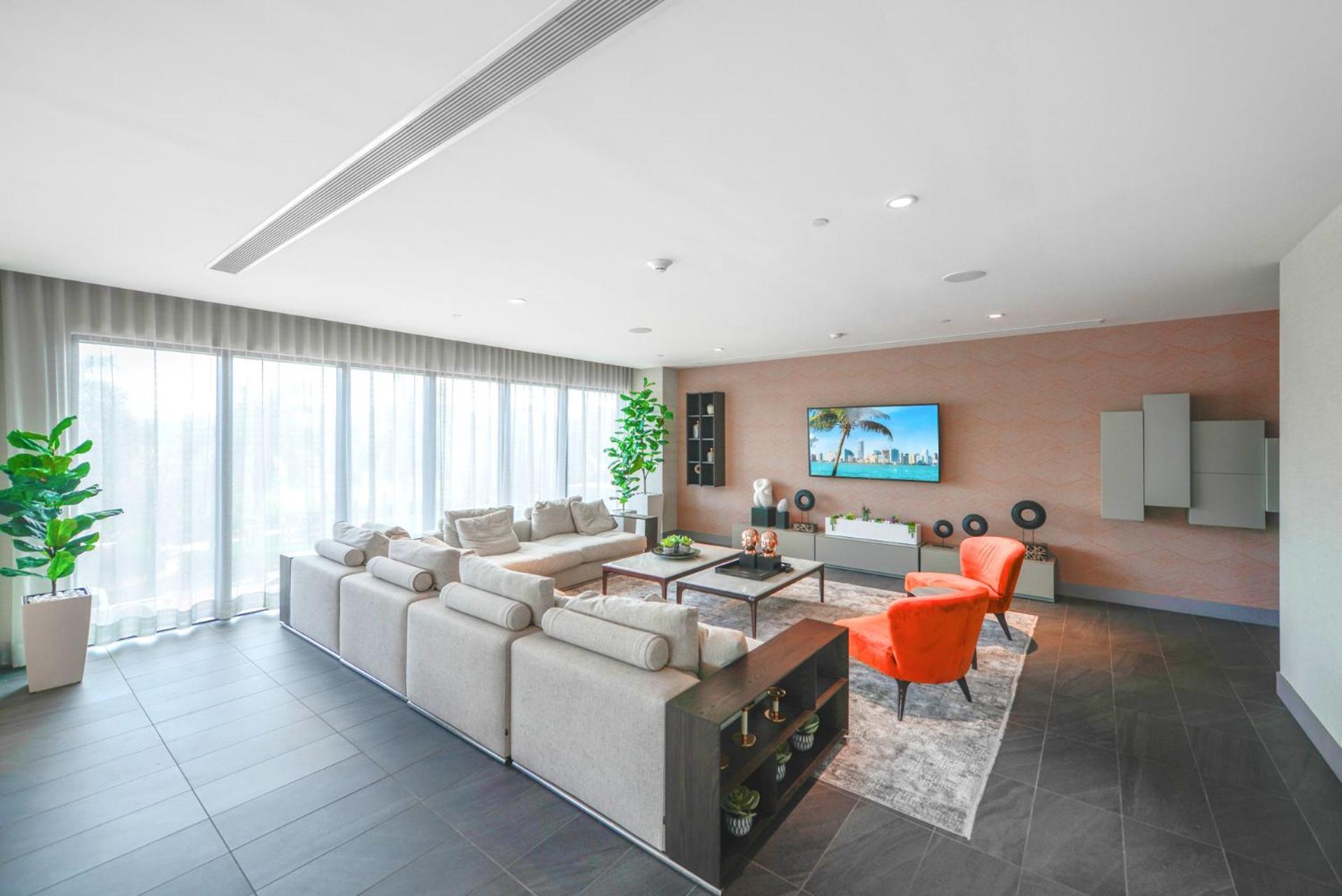 Apartment Modern Hotel With Pool & Gym In Prime Doral Location Miami