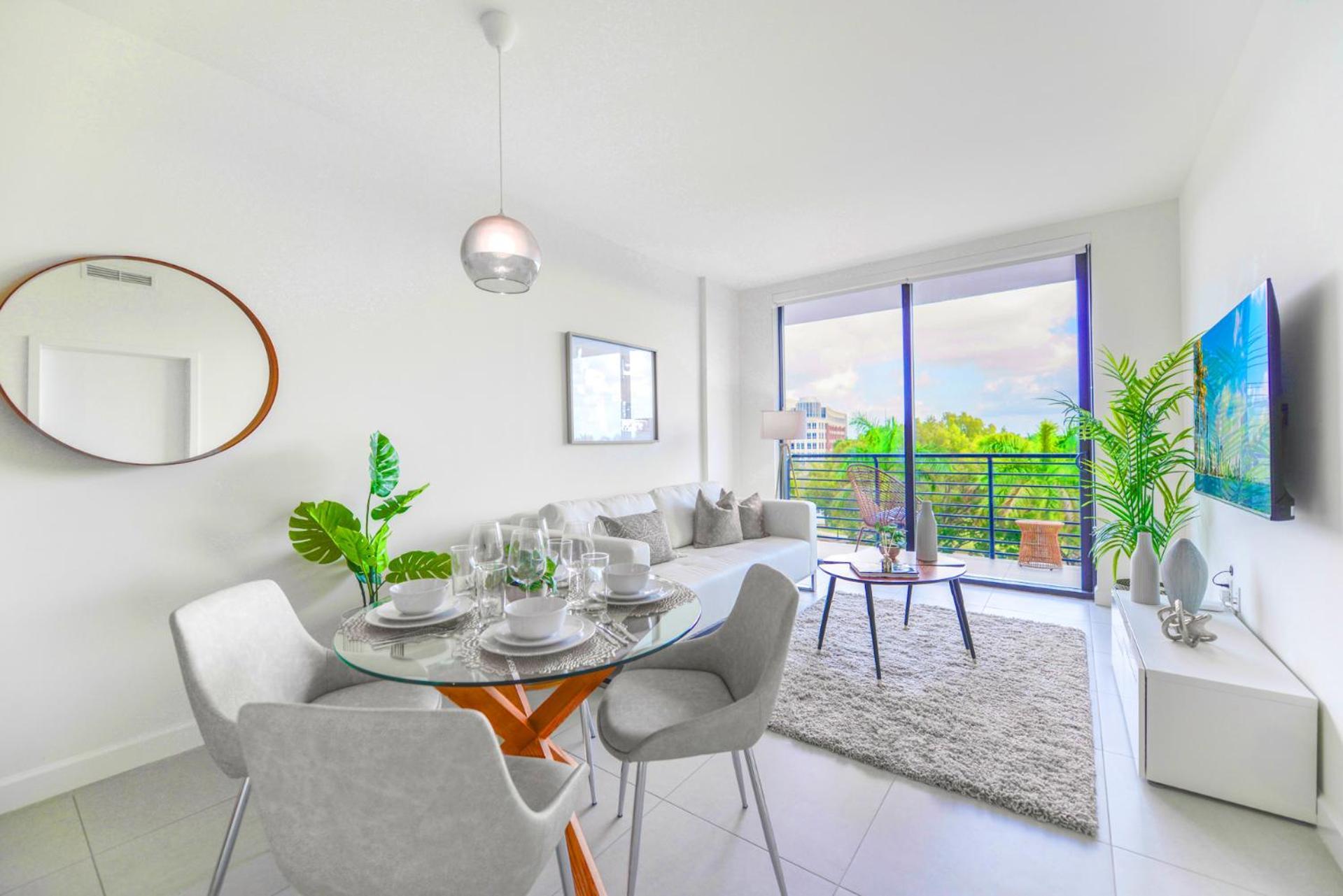 Apartment Modern Hotel With Pool & Gym In Prime Doral Location Miami